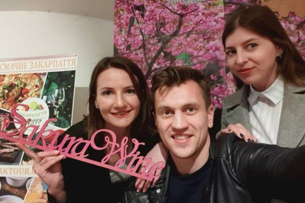 Зображення до Закарпаття + цвітіння сакури